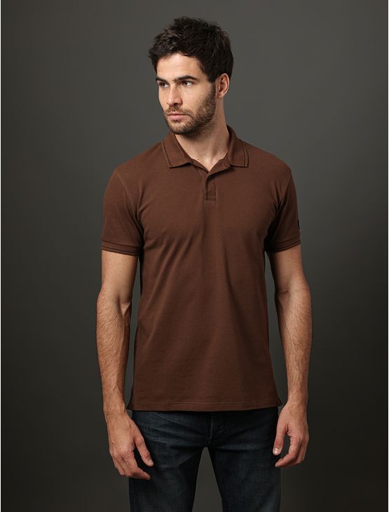 Polo Masculina Etiqueta Calvin Klein Jeans - Marrom Polo Masculina Etiqueta Calvin Klein Jeans Marrom p