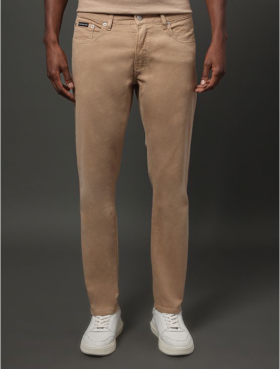 Calça Masculina Color Slim Moletom Calvin Klein Jeans - Caqui Medio Calça Masculina Color Slim Moletom Calvin Klein Jeans Caqui Medio 46