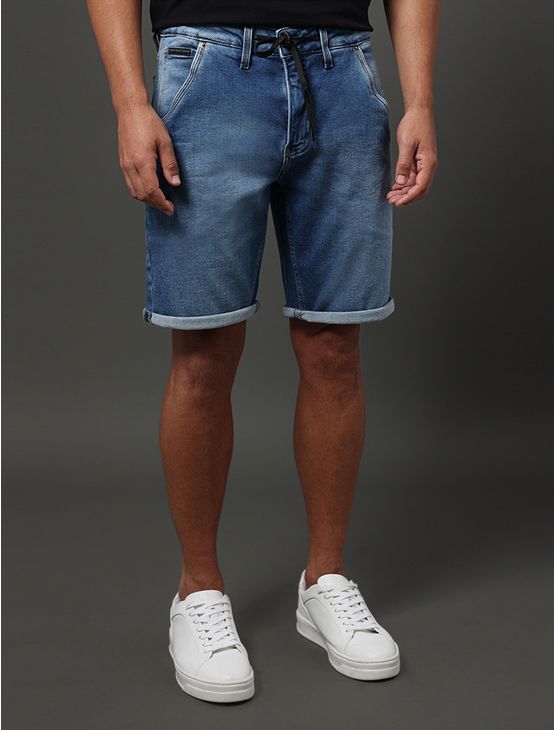 Bermuda Jeans Masculina Bolso Faca Calvin Klein Jeans - Azul Médio Bermuda Jeans Masculina Bolso Faca Calvin Klein Jeans Azul Médio 38