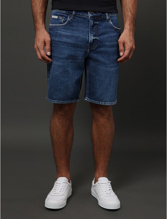 Bermuda Jeans Masculina 5 Pockets Calvin Klein Jeans - Azul Médio Bermuda Jeans Masculina 5 Pockets Calvin Klein Jeans Azul Médio 48