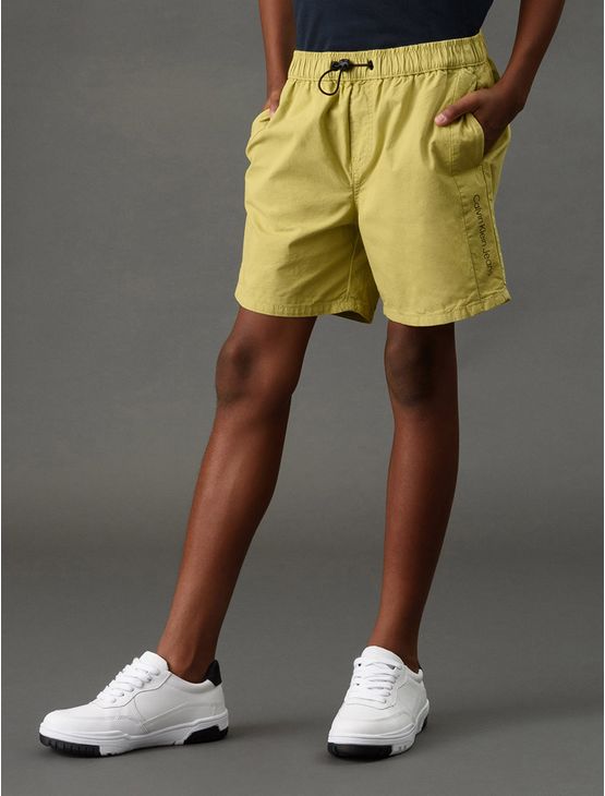 Shorts Menino Color Com Silk Calvin Klein Jeans - Verde Pistache Shorts Menino Color Com Silk Calvin Klein Jeans Verde Pistache 16
