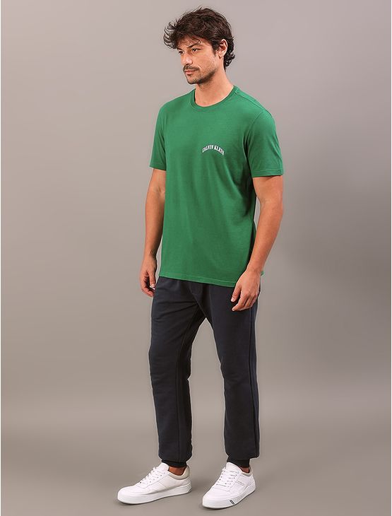 Camiseta Manga Curta Calvin Klein Jeans Masculino Logo College - Verde Camiseta Manga Curta Calvin Klein Jeans Masculino Logo College Verde p