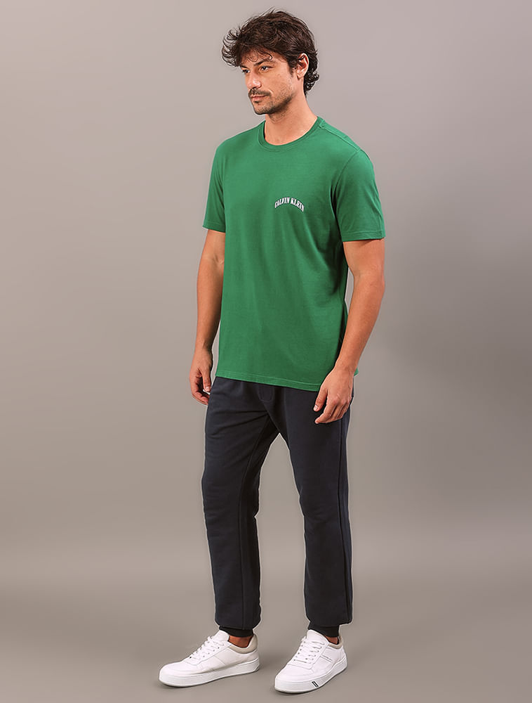 Camiseta Manga Curta Calvin Klein Jeans Masculino Logo College - Verde - Camiseta Manga Curta Calvin Klein Jeans Masculino Logo College Verde m