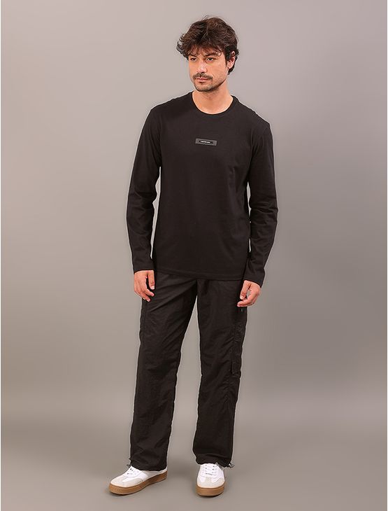 Calça Cargo Calvin Klein Jeans Masculino 3 Bolsos e Etiqueta - Preto Calça Cargo Calvin Klein Jeans Masculino 3 Bolsos e Etiqueta Preto 42